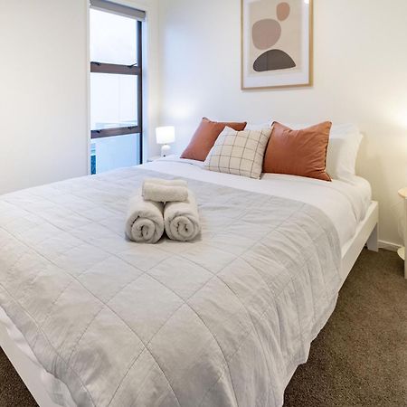 Warm Chch Apartment Park View & Garage Parking Крайстчърч Екстериор снимка